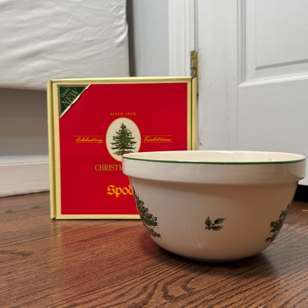Spode Christmas Tree Serving Bowl Round White Holiday Decor Size 8 in